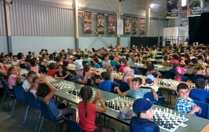 2ème jour de compétition d'échecs à Saint Gilles avec 460 élèves de  CP-CE1, CE2-CM1-CM2-6ème!